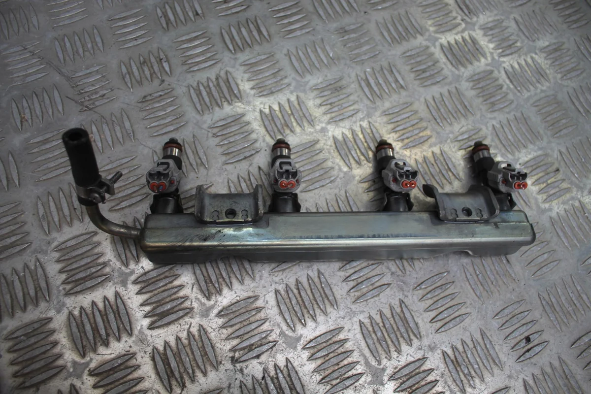 Rampe injecteur Nissan Micra K12 1.2 B image 3