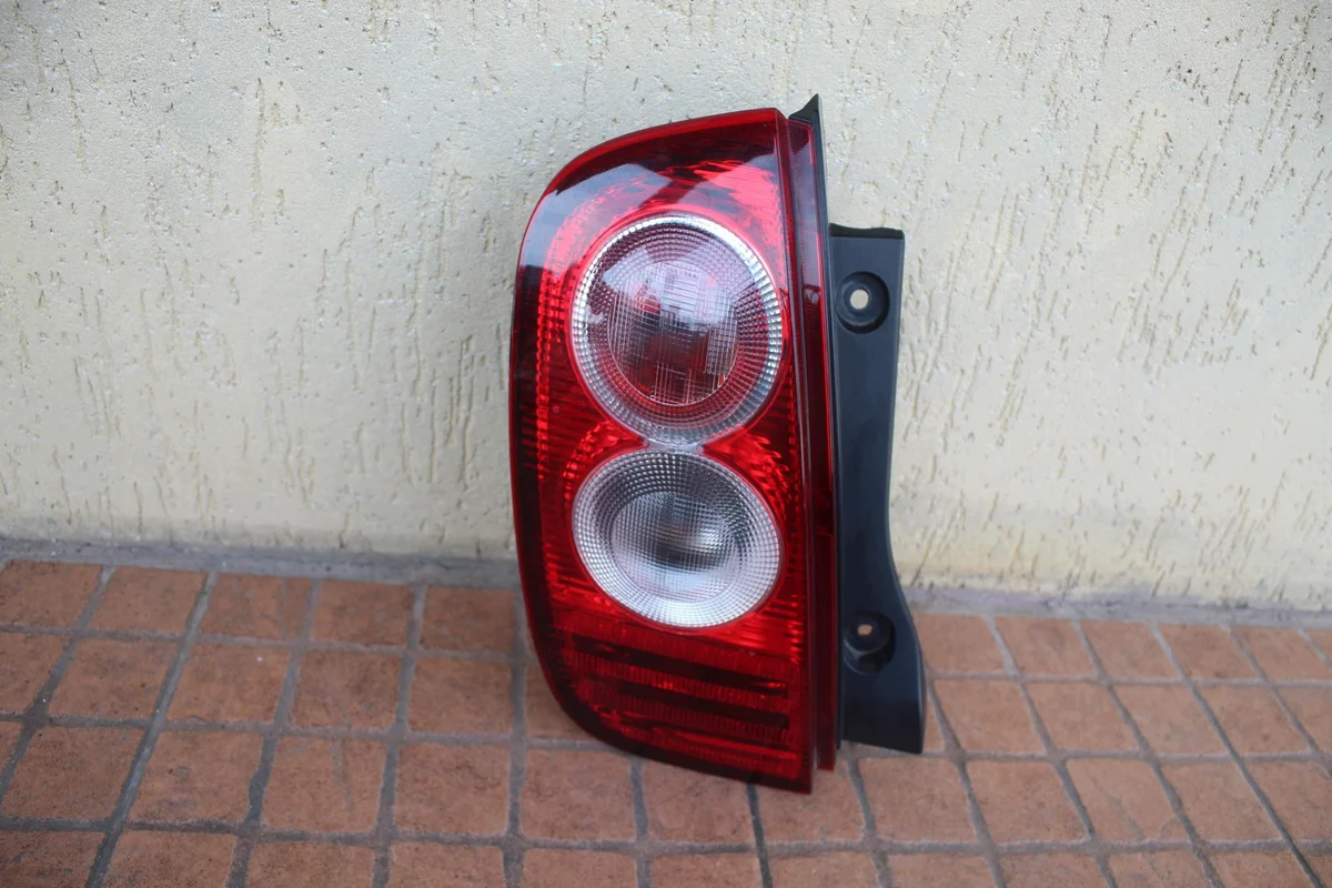 Feu arrière gauche Nissan Micra K12 123FAS image 2