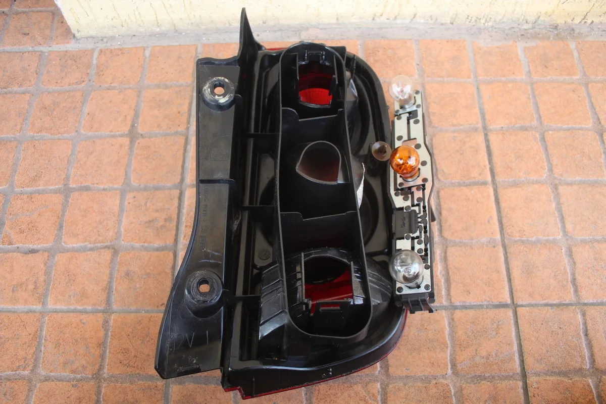 Feu arrière gauche Nissan Micra K12 123FAS image 5