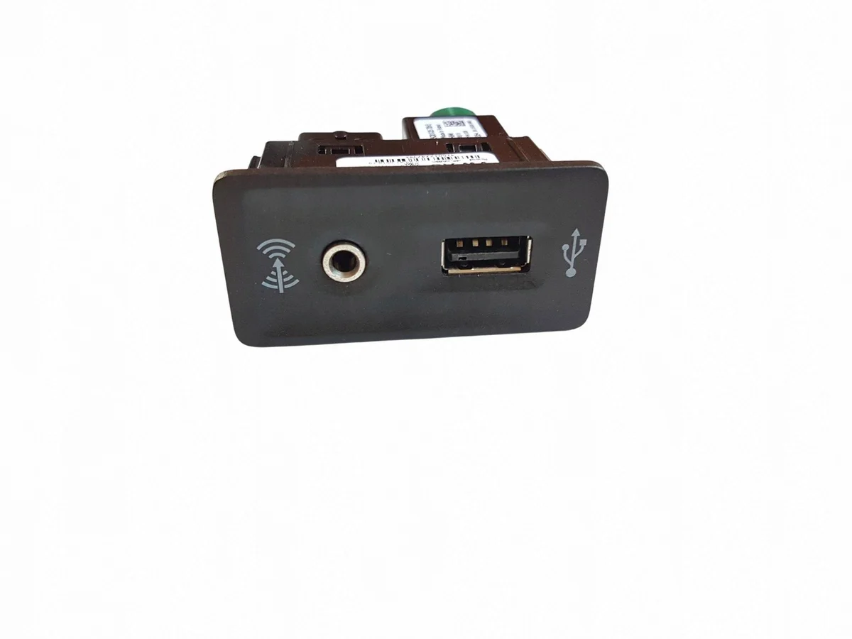 VW USB AUX Buchse 5G0035222E image 4