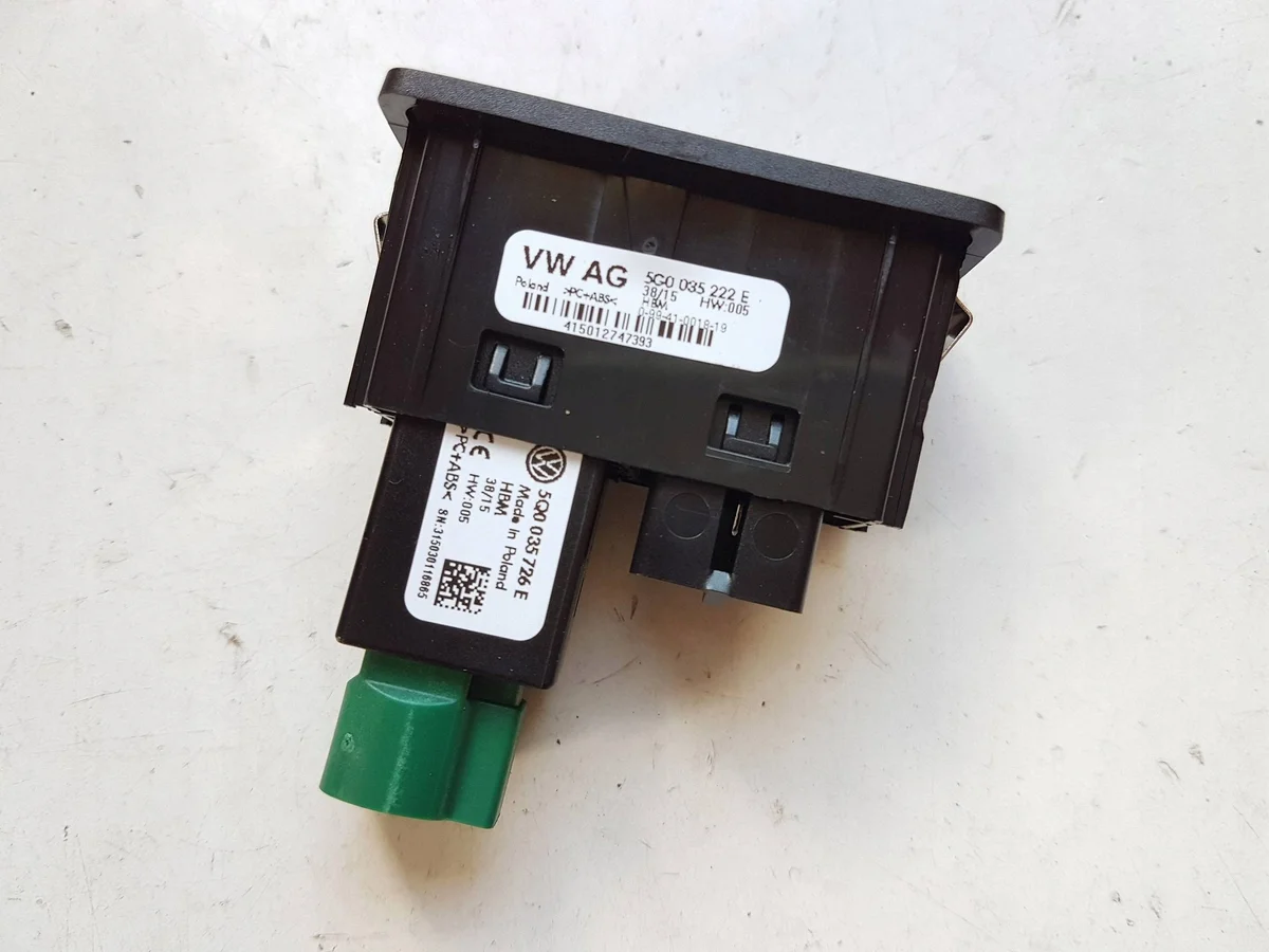 VW USB AUX Buchse 5G0035222E image 5