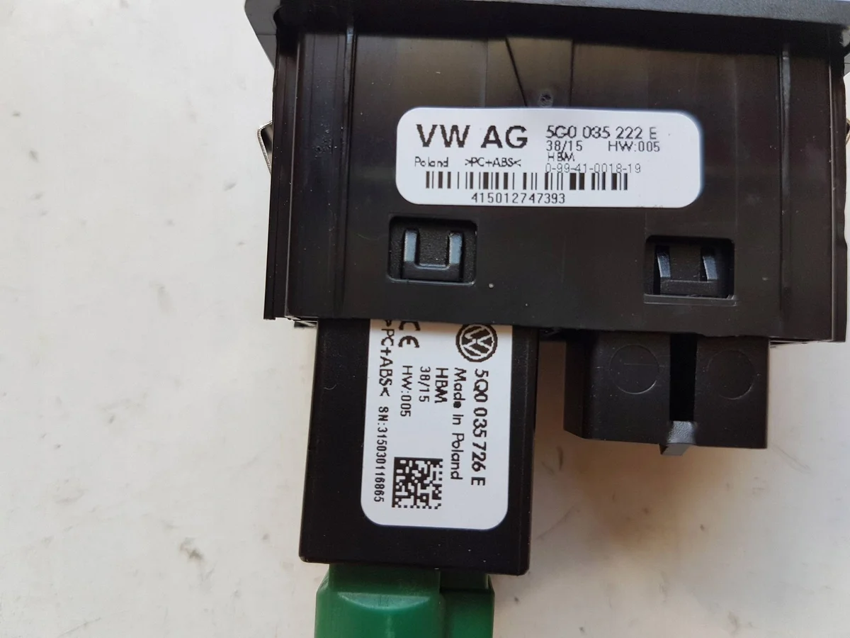 VW USB AUX Buchse 5G0035222E image 6