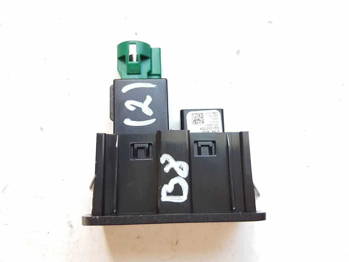VW USB AUX Buchse 5G0035222E image 8