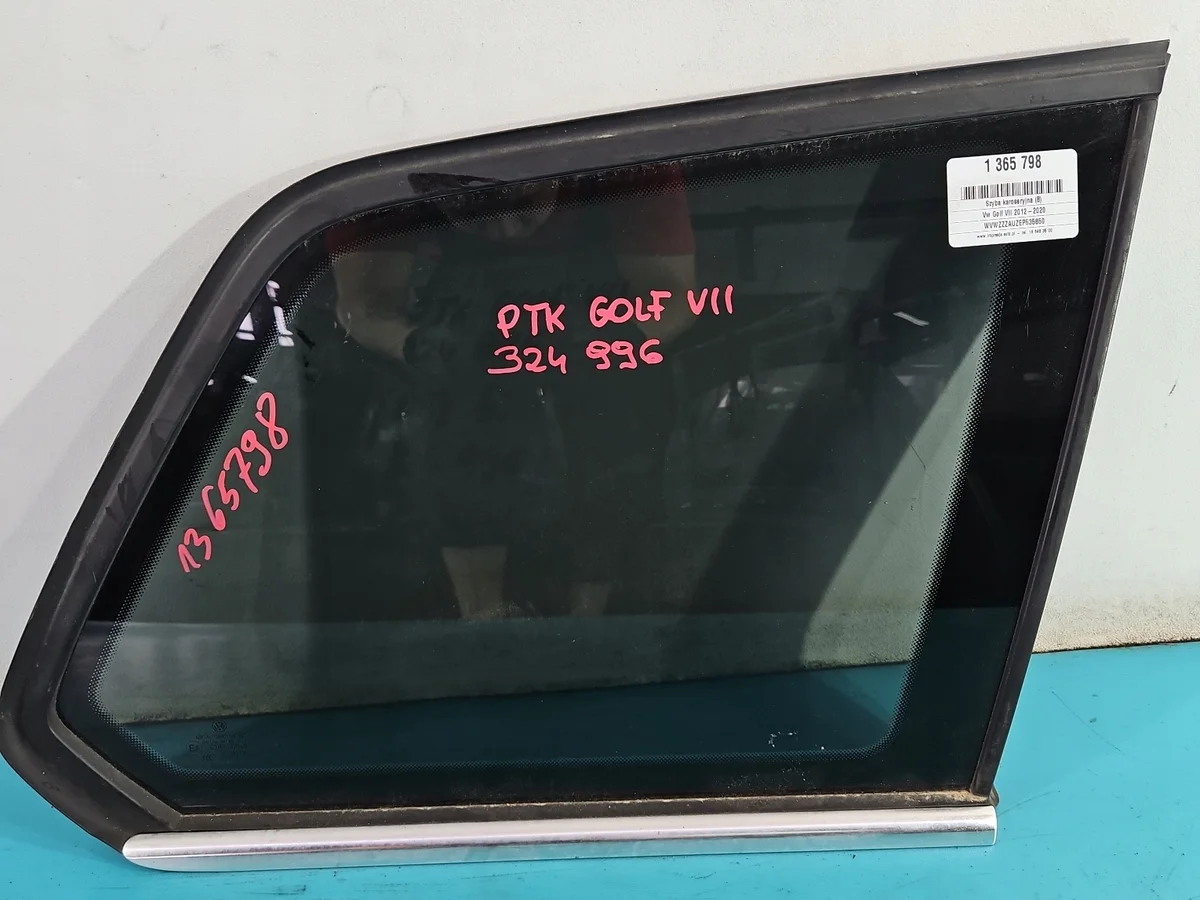 Vidro Traseiro Direito VW Golf VII Kombi