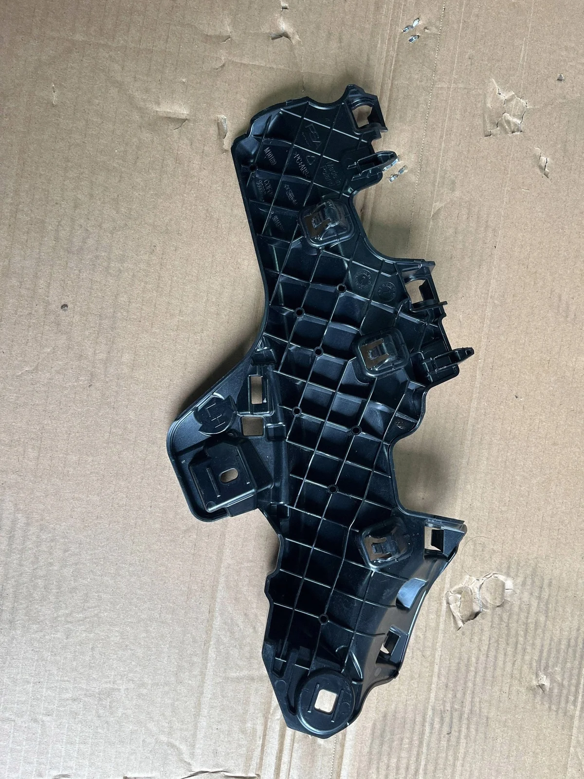 Opel Astra L VI Fäste Gardin Vänster 9844379980
