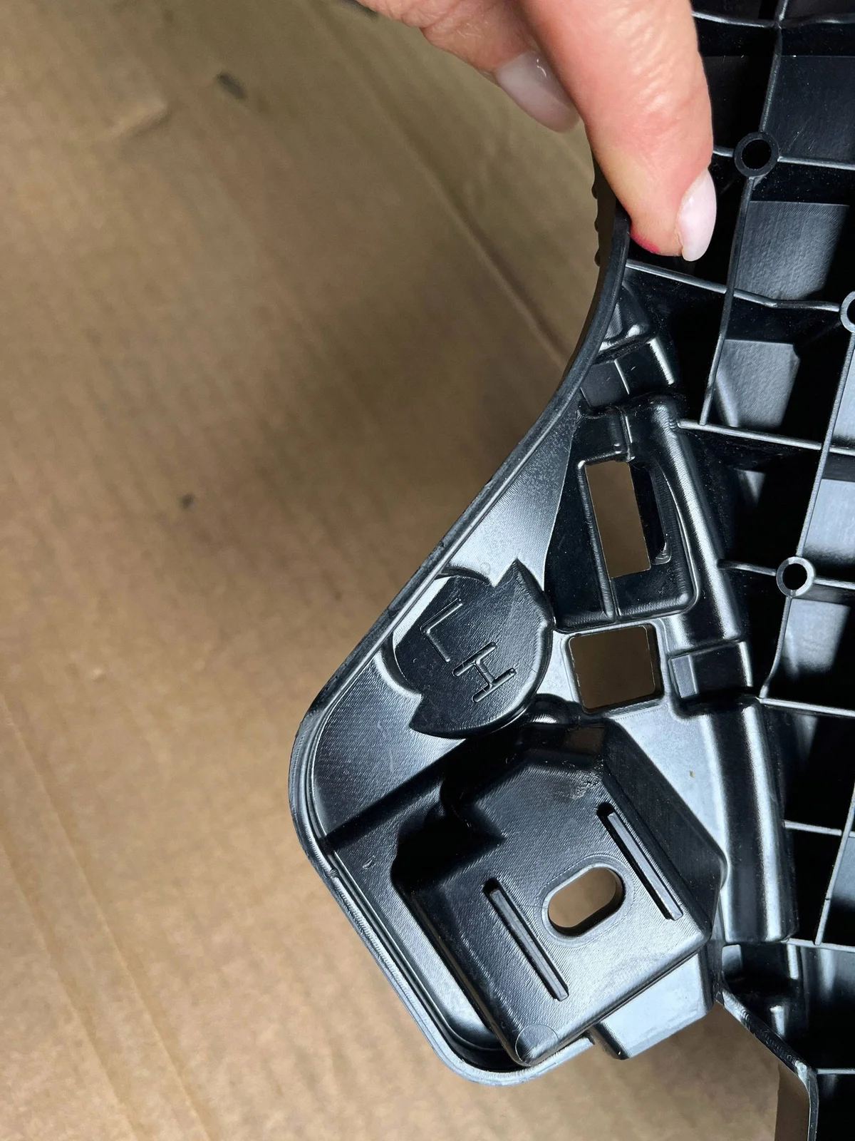 Opel Astra L Curtain Mount Bracket Left image 4