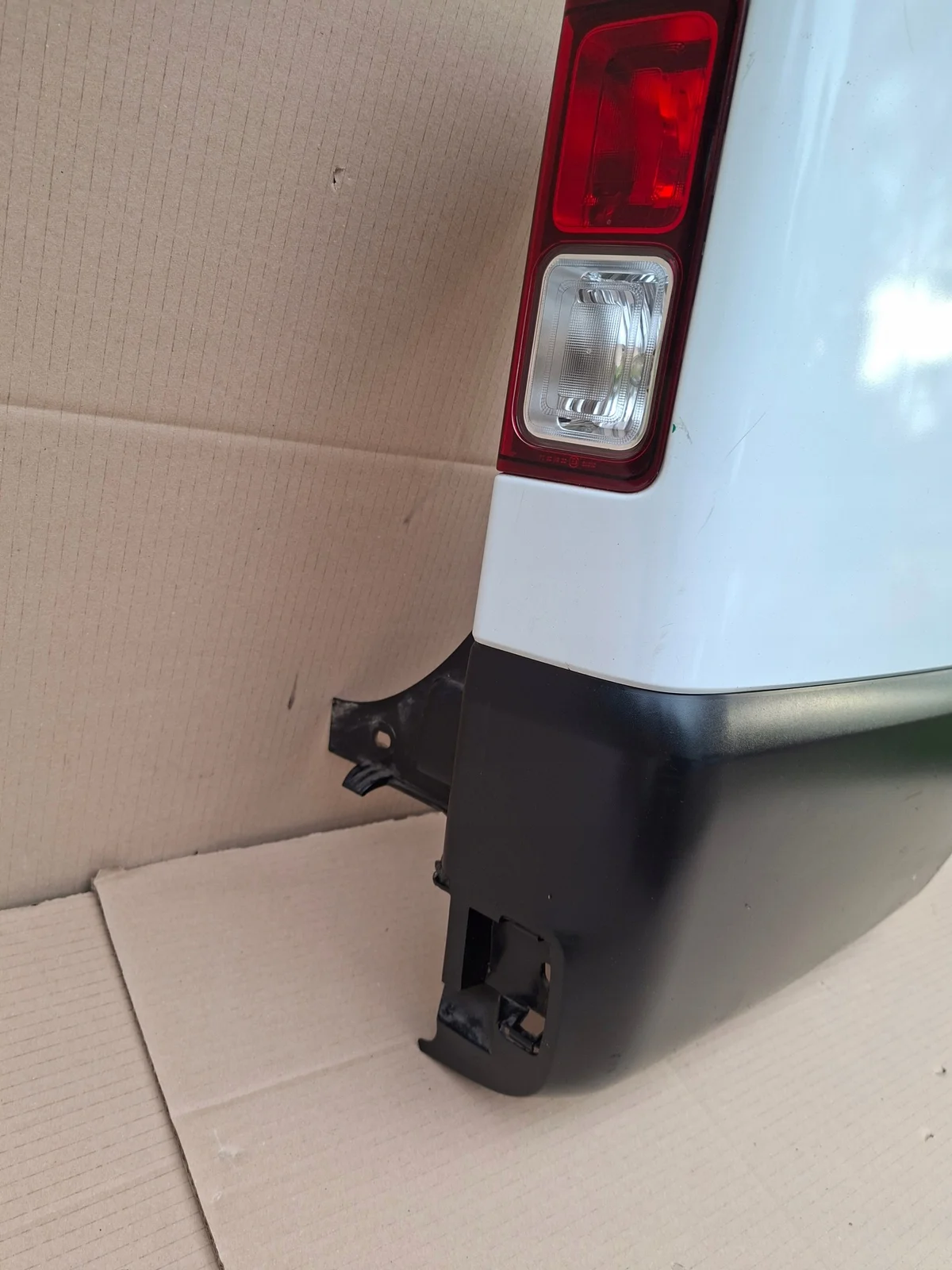 Eckteil Stoßfänger hinten Renault Trafic III image 6