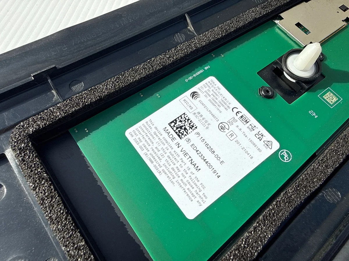 List B-stolpe Tesla Model Y 150688600H