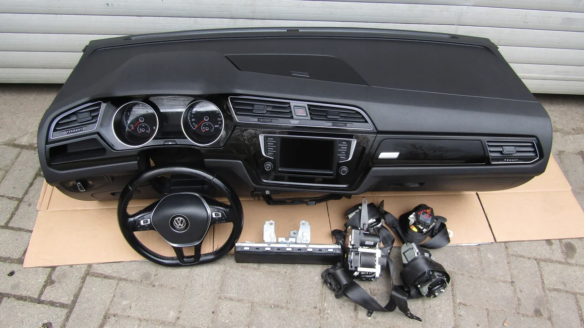 VW Touran III 5T Instrumentbräda Komplett