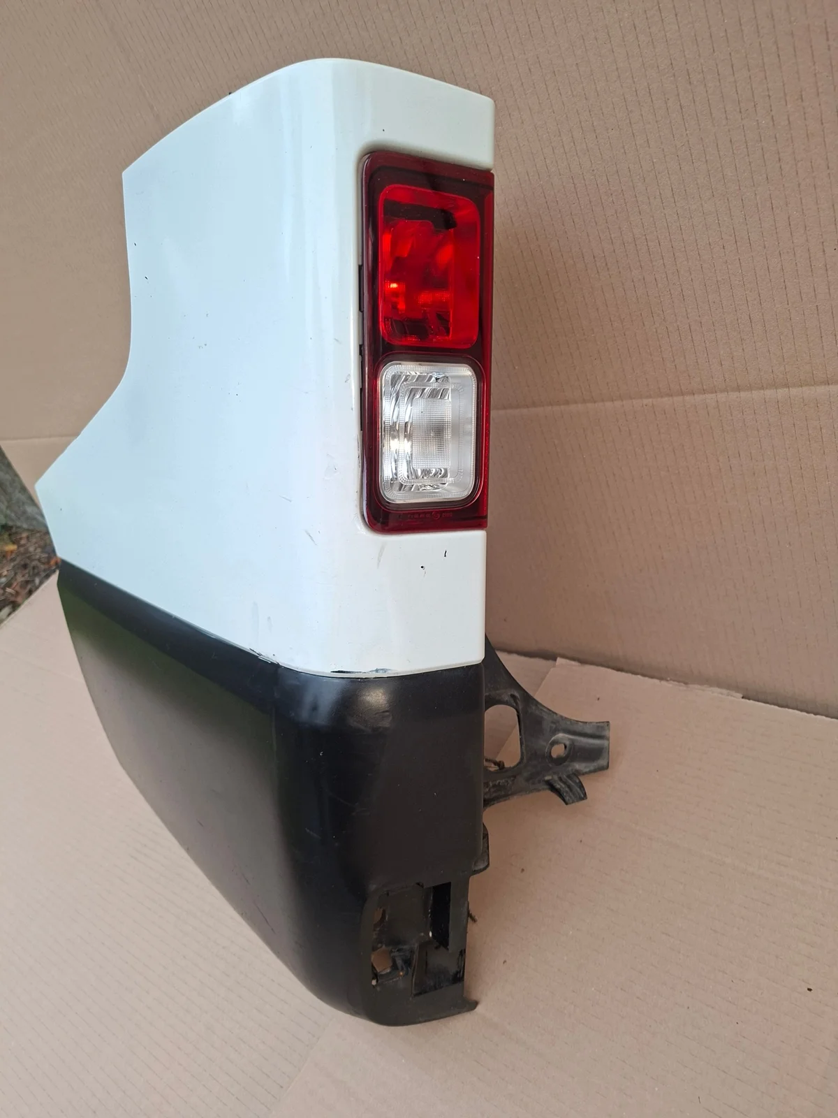 Renault Trafic III: Coin de pare-chocs arrière gauche image 5