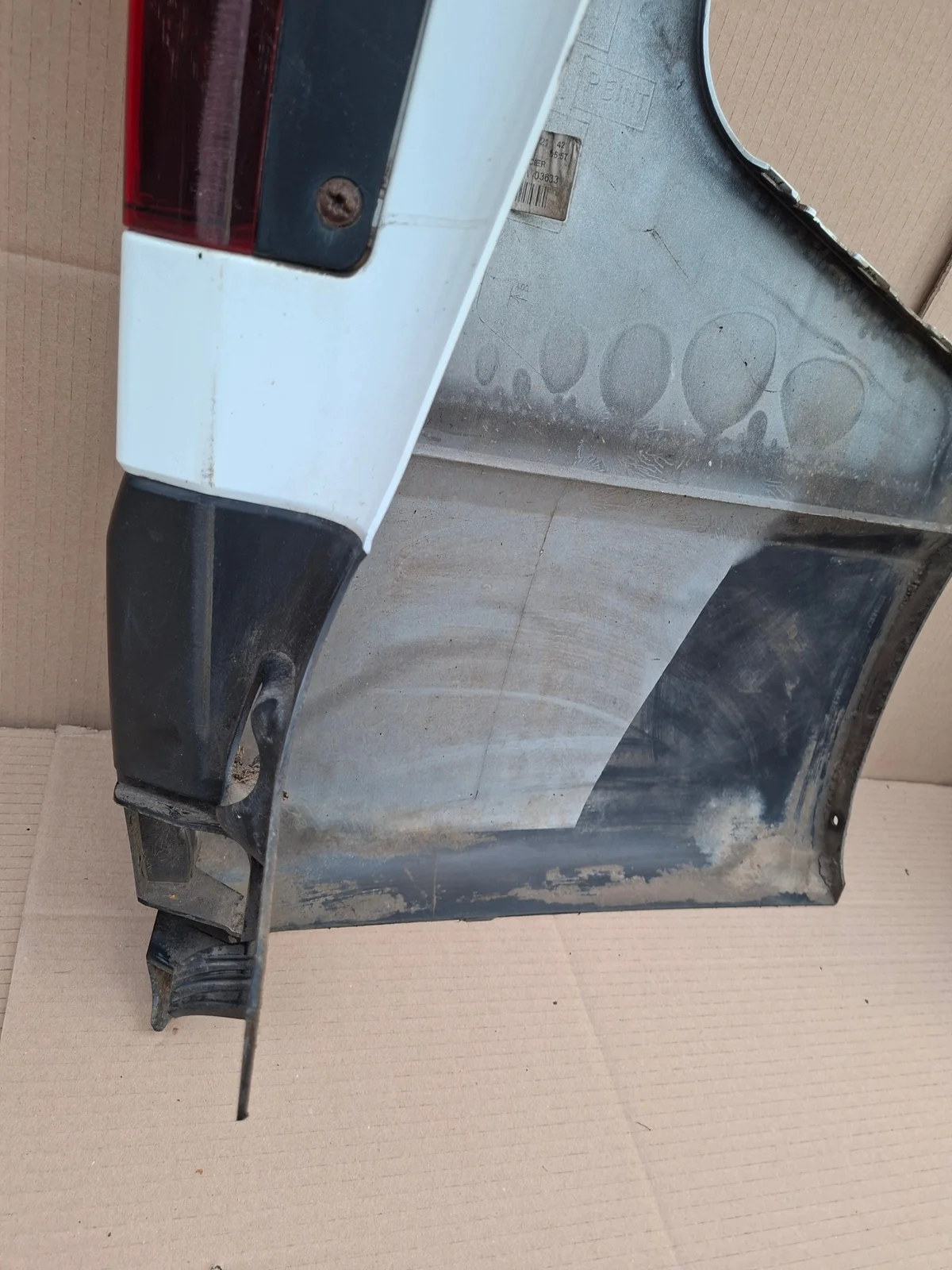 Renault Trafic III: Coin de pare-chocs arrière gauche image 10