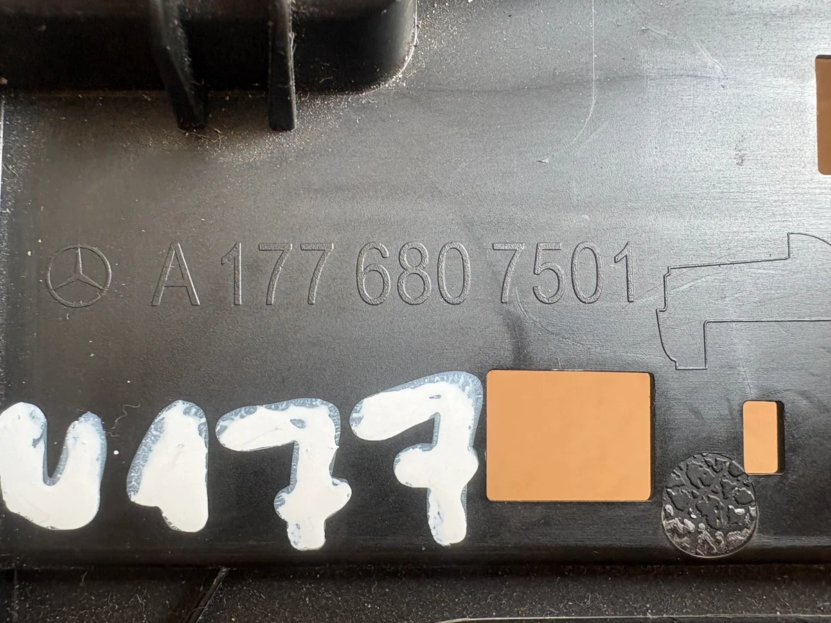 Mercedes A-klass W177 konsolin koristelist A1776807501 image 7
