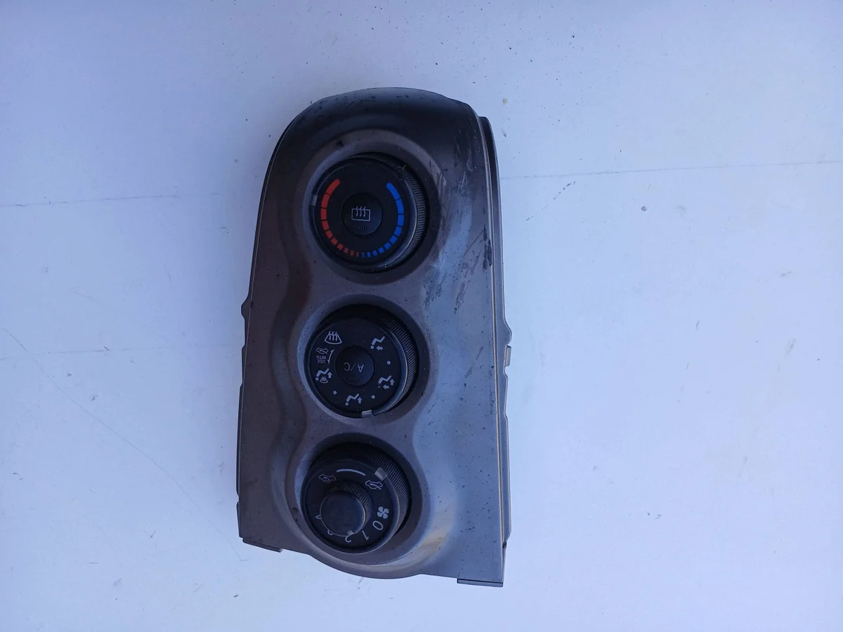 Painel AC Toyota Yaris 2 554060D19
