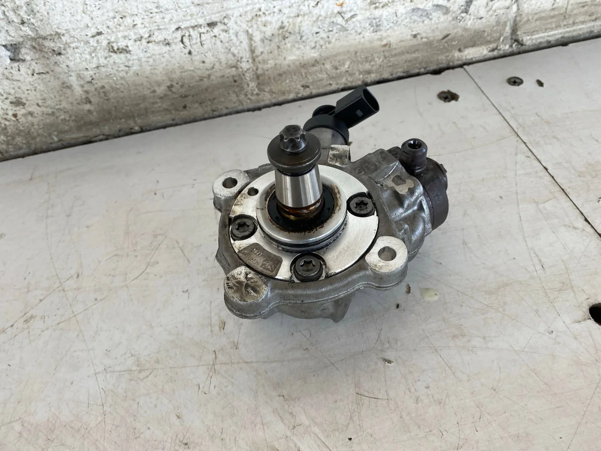 BMW 5 F10 F11 Einspritzdüsen 0445110382 thumbnail 10