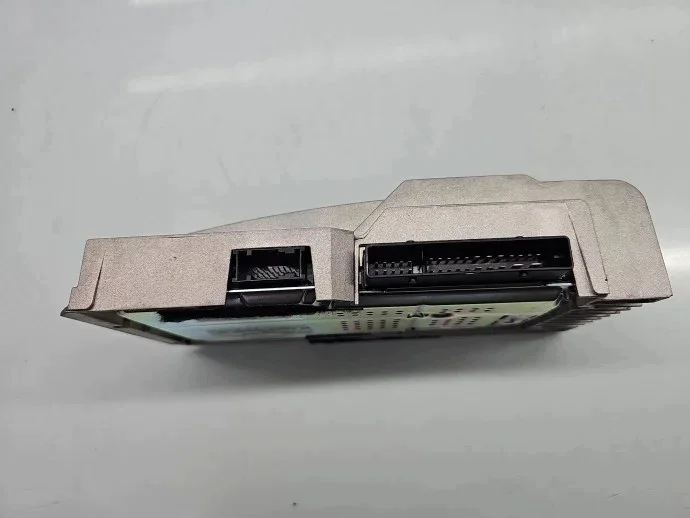 Amplificador Audi TT 8J0035223D image 4
