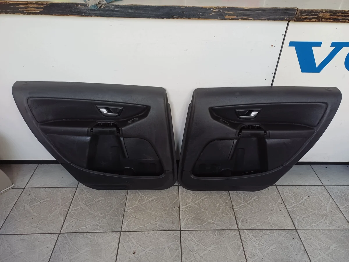 Volvo XC90 Paneles de Puerta Usados XC90 image 3