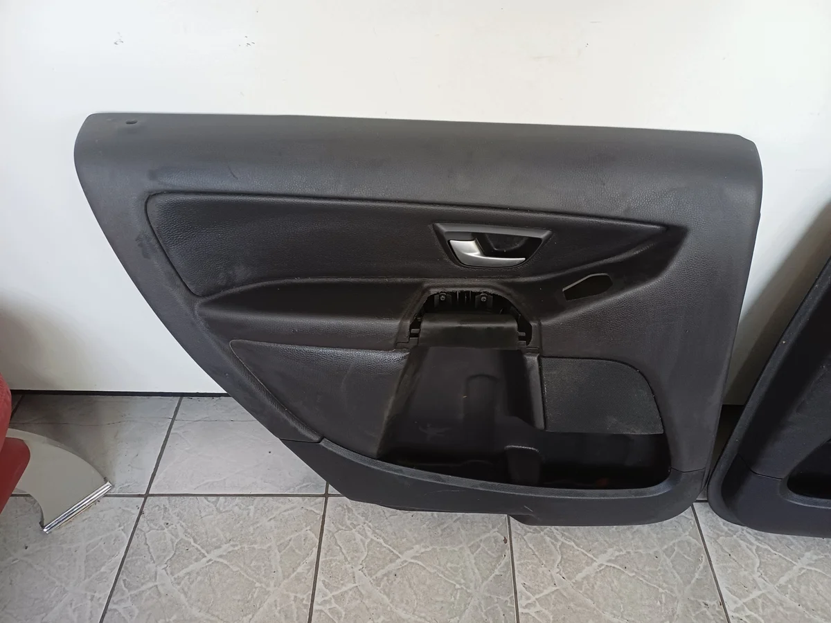 Volvo XC90 Paneles de Puerta Usados XC90 image 4