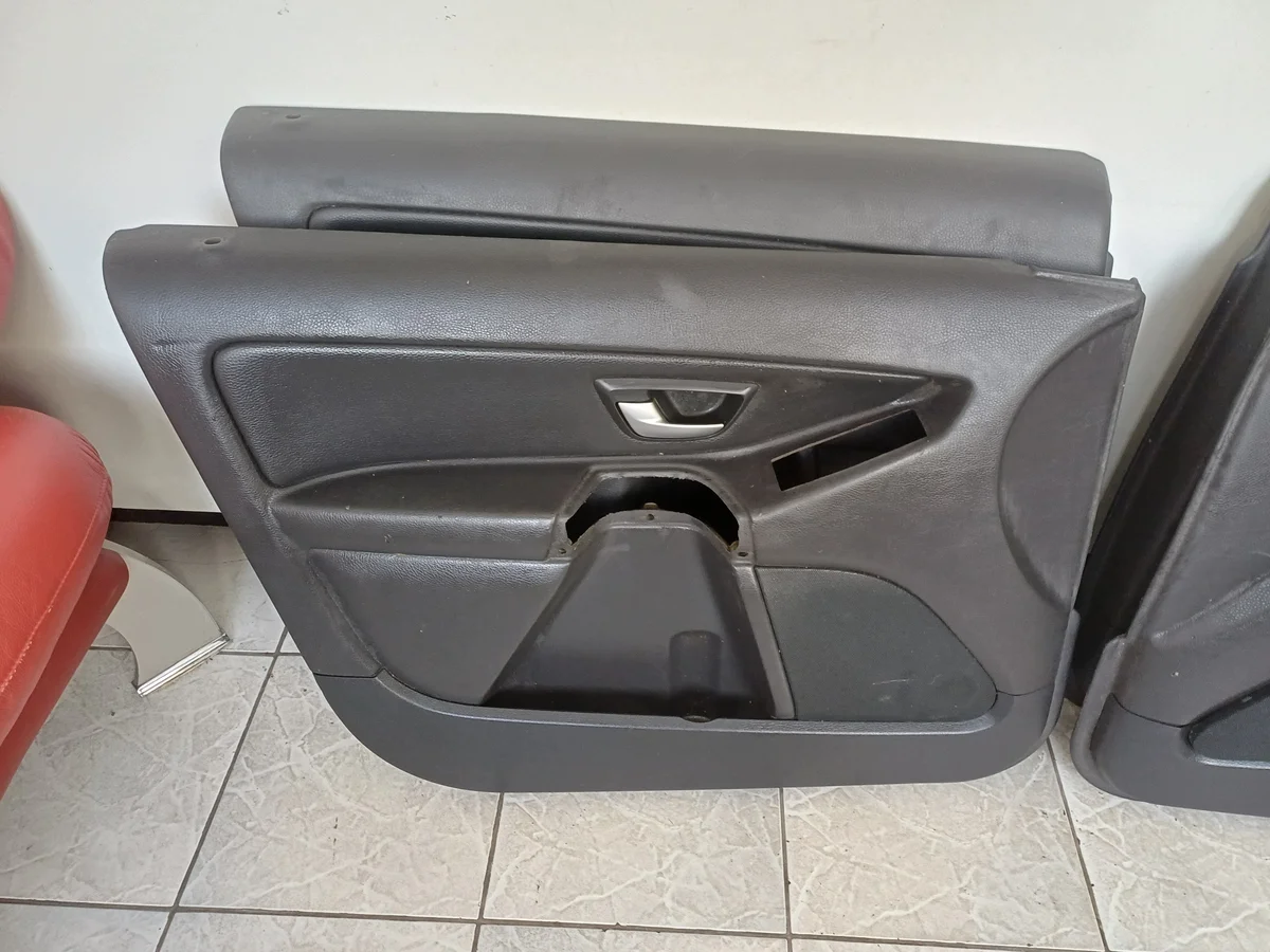 Volvo XC90 Paneles de Puerta Usados XC90 image 6