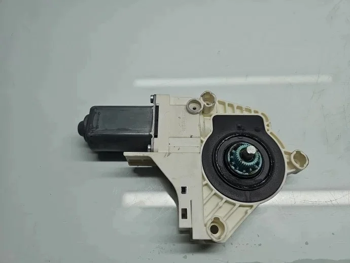 Ruitmotor rechtsvoor Skoda Superb II 8K0959802A image 4