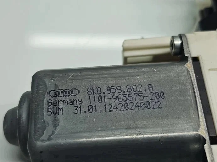 Ruitmotor rechtsvoor Skoda Superb II 8K0959802A image 5