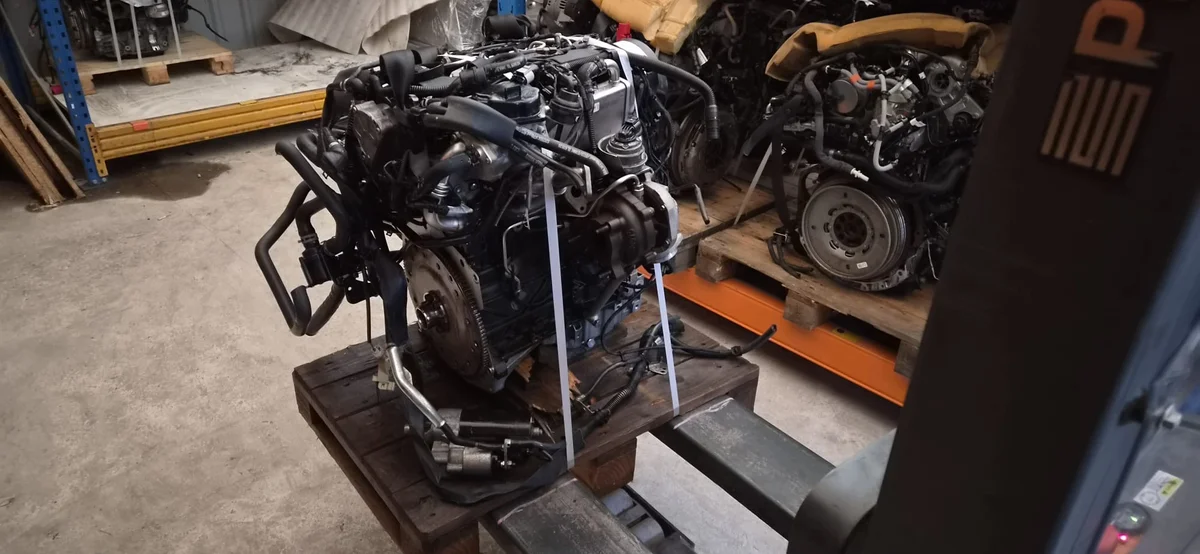 Audi A5 A6 Q5 2.0 TDI motor image 6