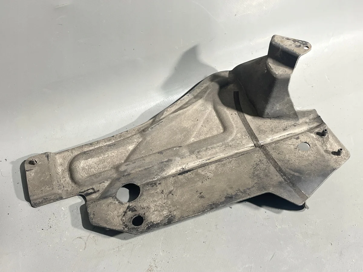 BMW E90 E91 7116911 Cache sous-châssis arrière