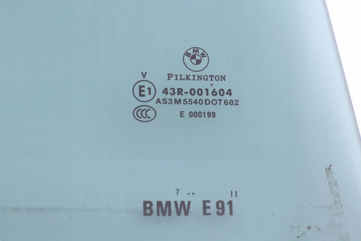BMW E91 Vitre Arrière Droite OEM 7145266 image 9