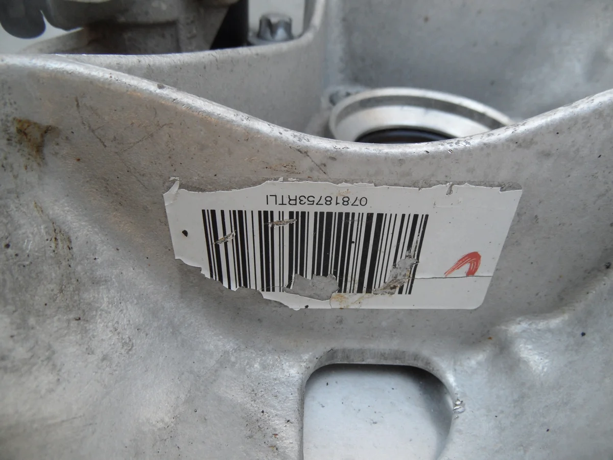 BMW i3 i01 Achsschenkel links hinten image 3