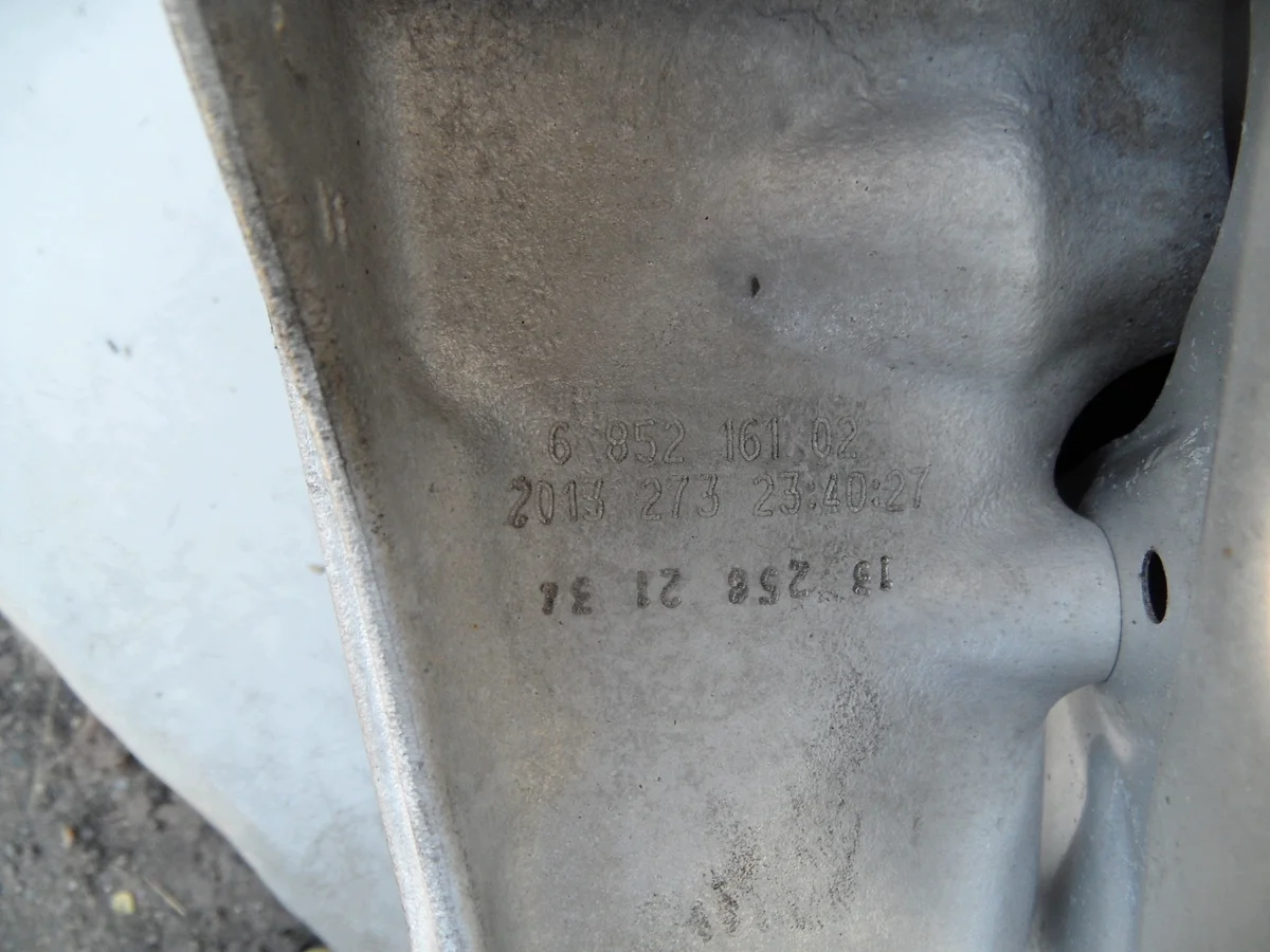 BMW i3 i01 Achsschenkel links hinten image 4