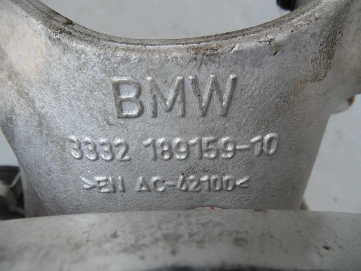 BMW i3 i01 Achsschenkel links hinten image 5