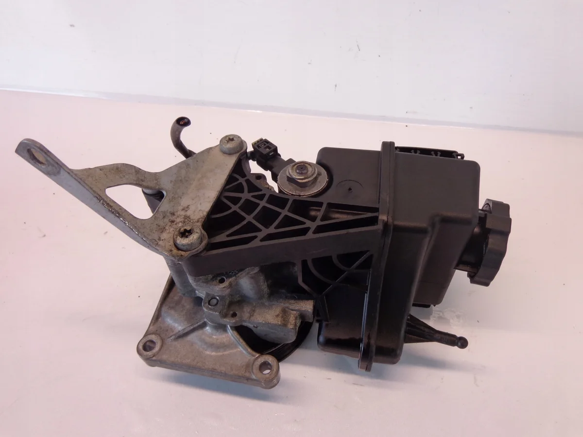Mercedes W212 2.2 CDI Servolenkungspumpe image 4