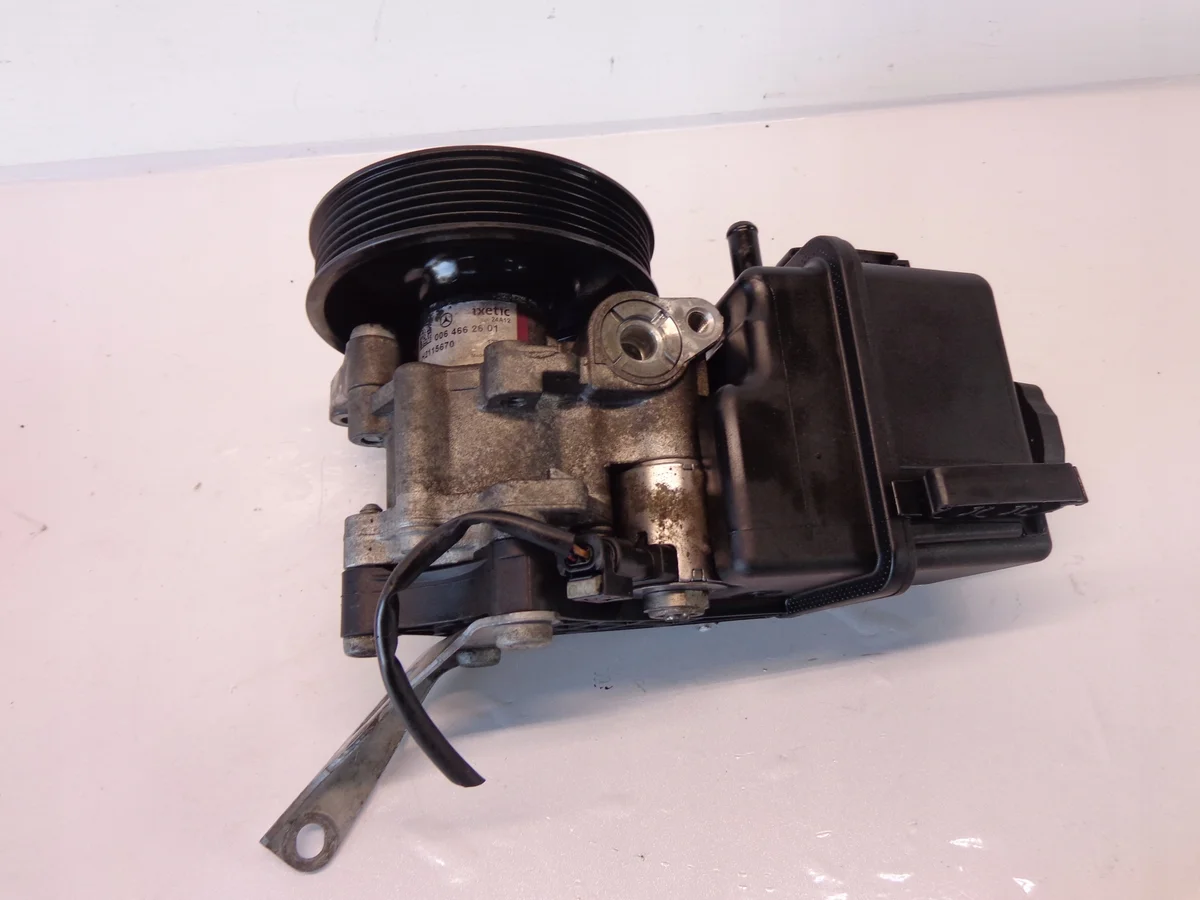 Mercedes W212 2.2 CDI Servolenkungspumpe image 5