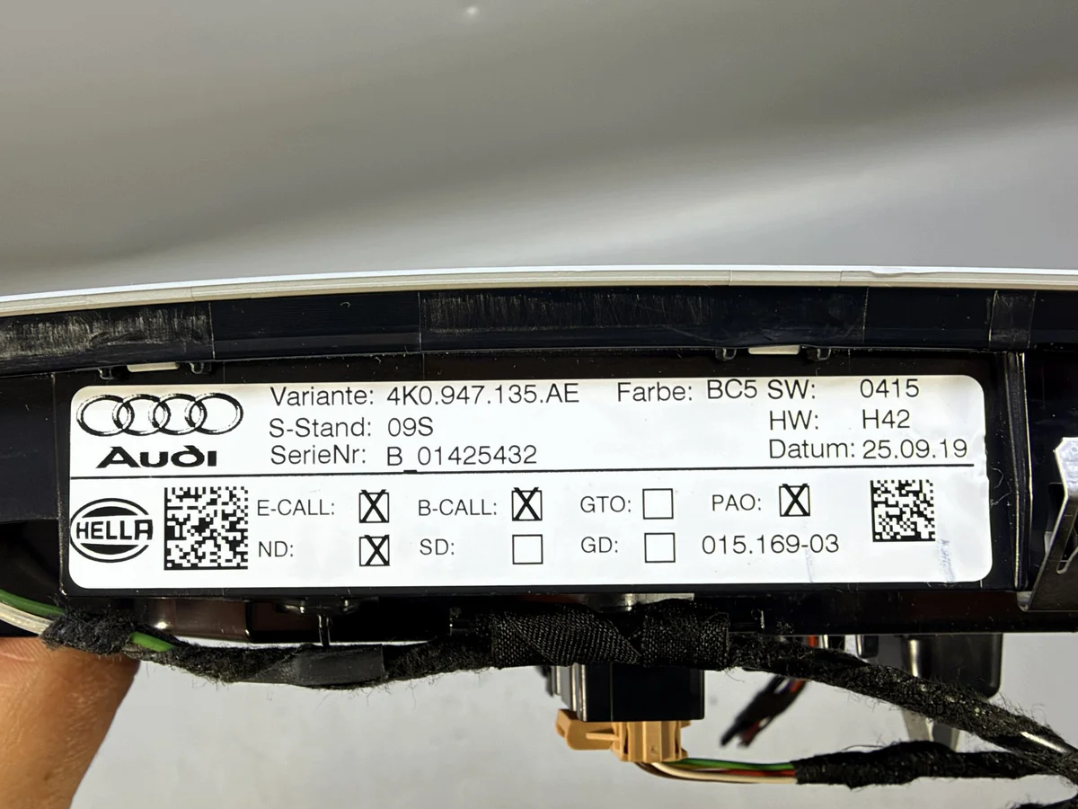 Audi A4 B9 sisävalaisin 4K0947135AE image 5