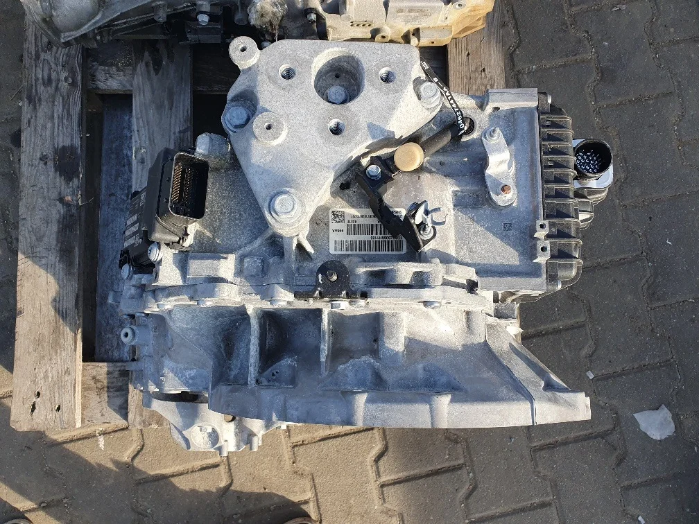 Chrysler Pacifica vaihteisto 68311996AA image 5