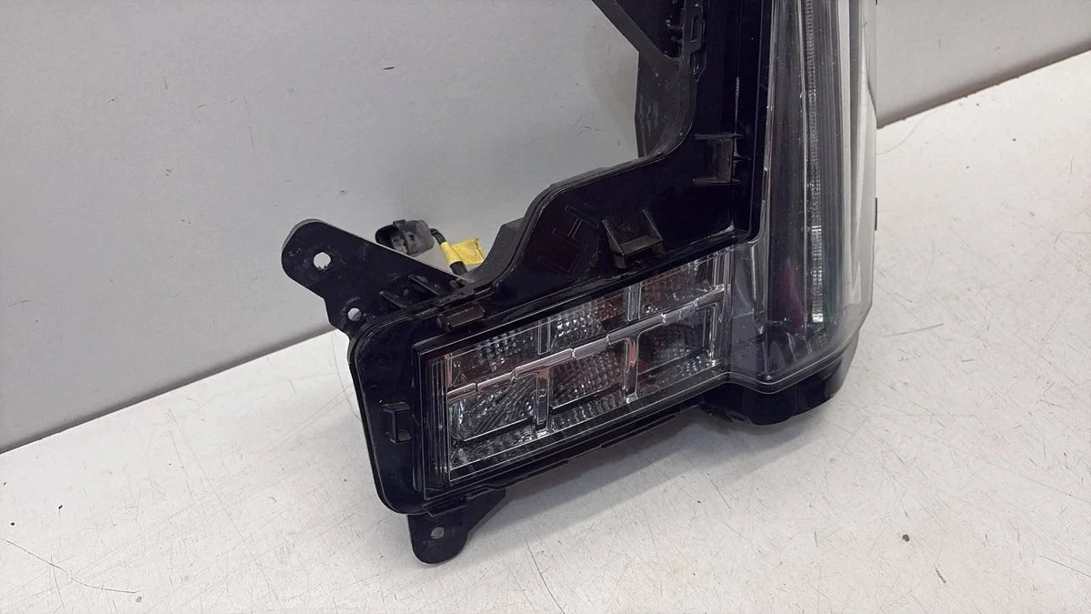 Phare LED DRL Cadillac Escalade Gauche image 3