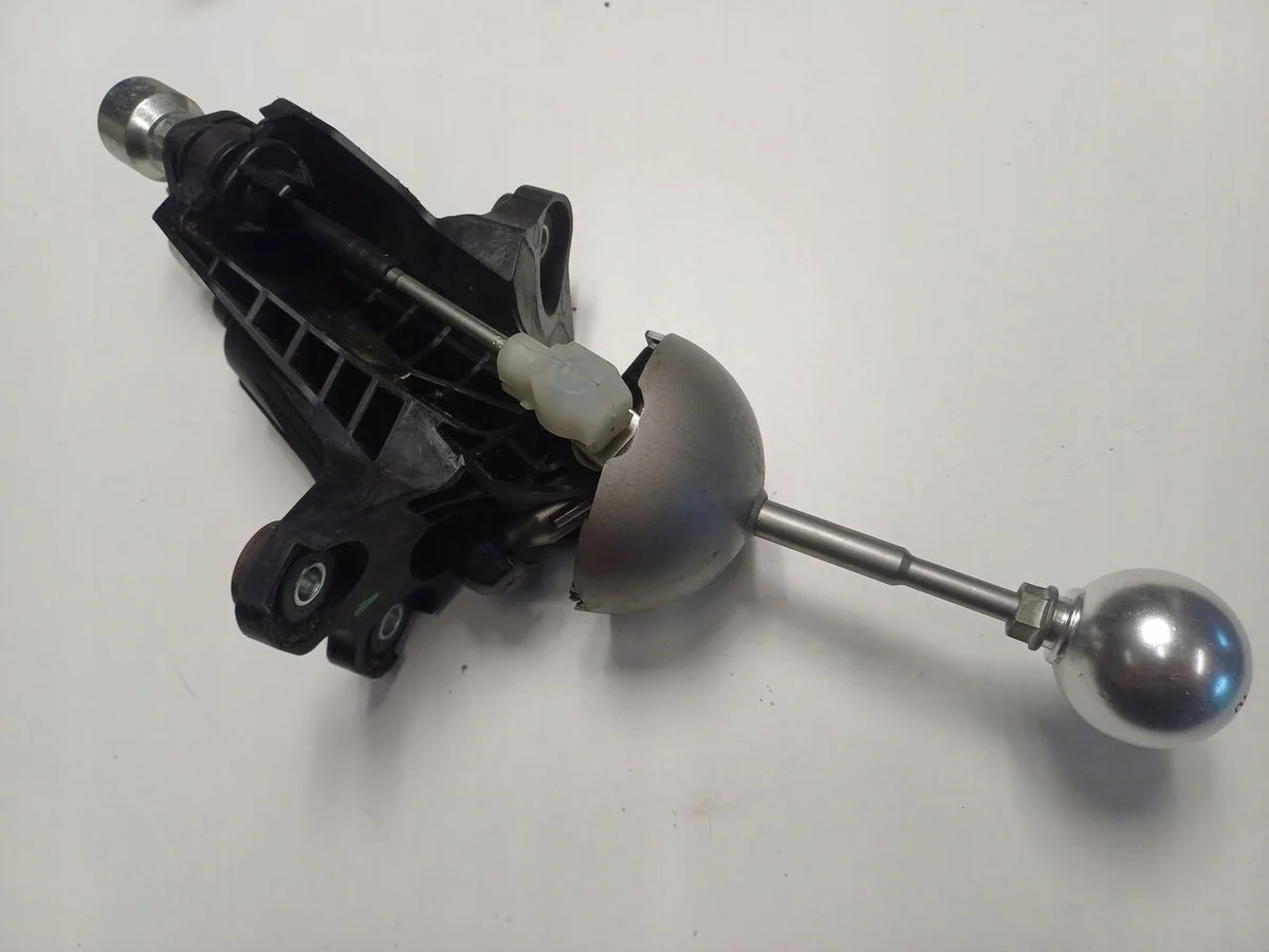 Honda Civic 8 Vaihdekepin Nuppi