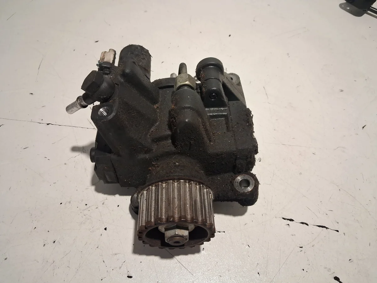 Nissan Qashqai J11 polttoainepumppu