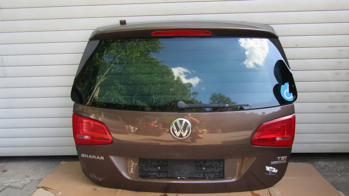 VW Sharan II 7N takaluukku LH8Z