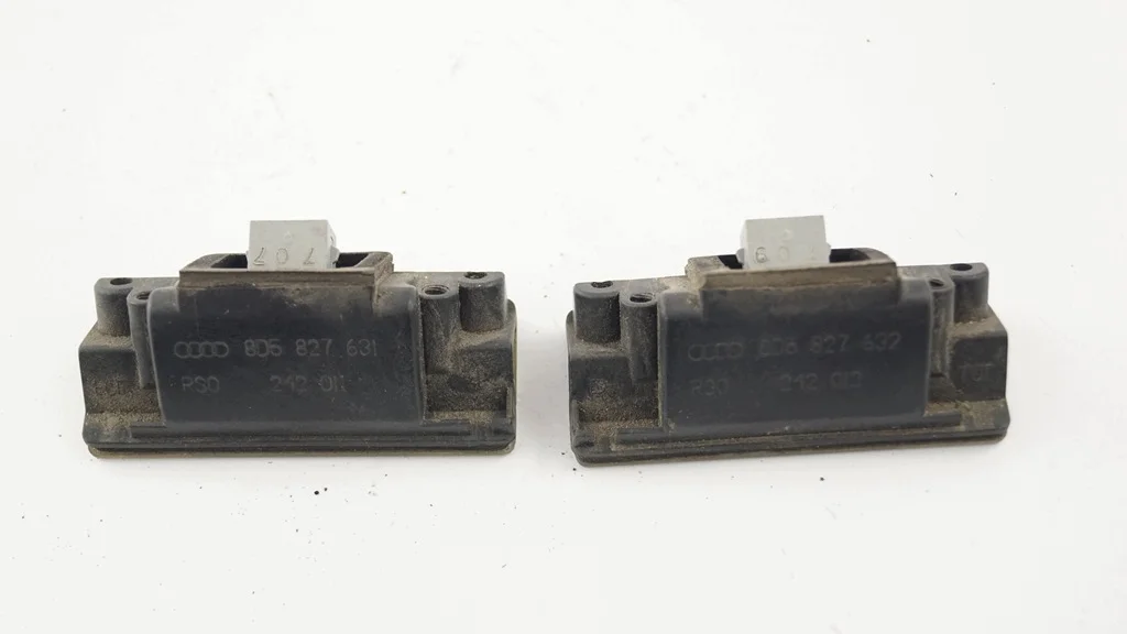 Lampada Targa Audi A4 B5 8D5827321 image 3