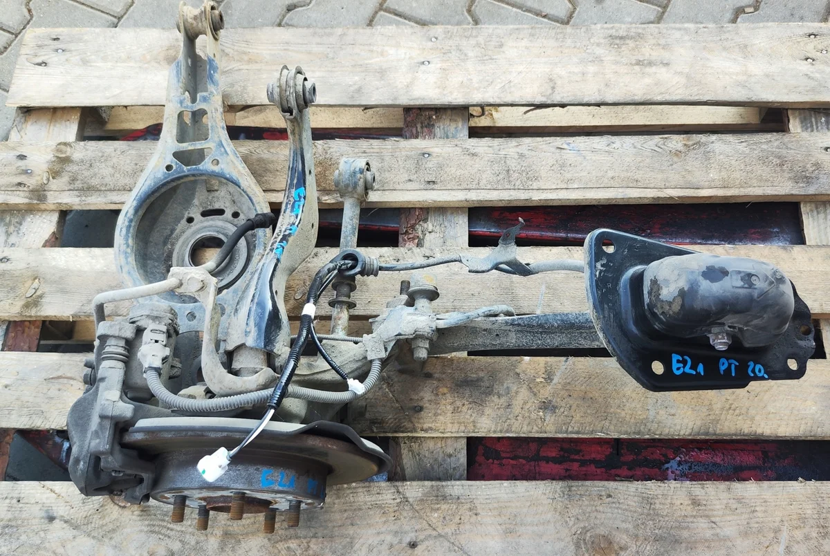 Toyota Corolla E21 draagarm rechts achter