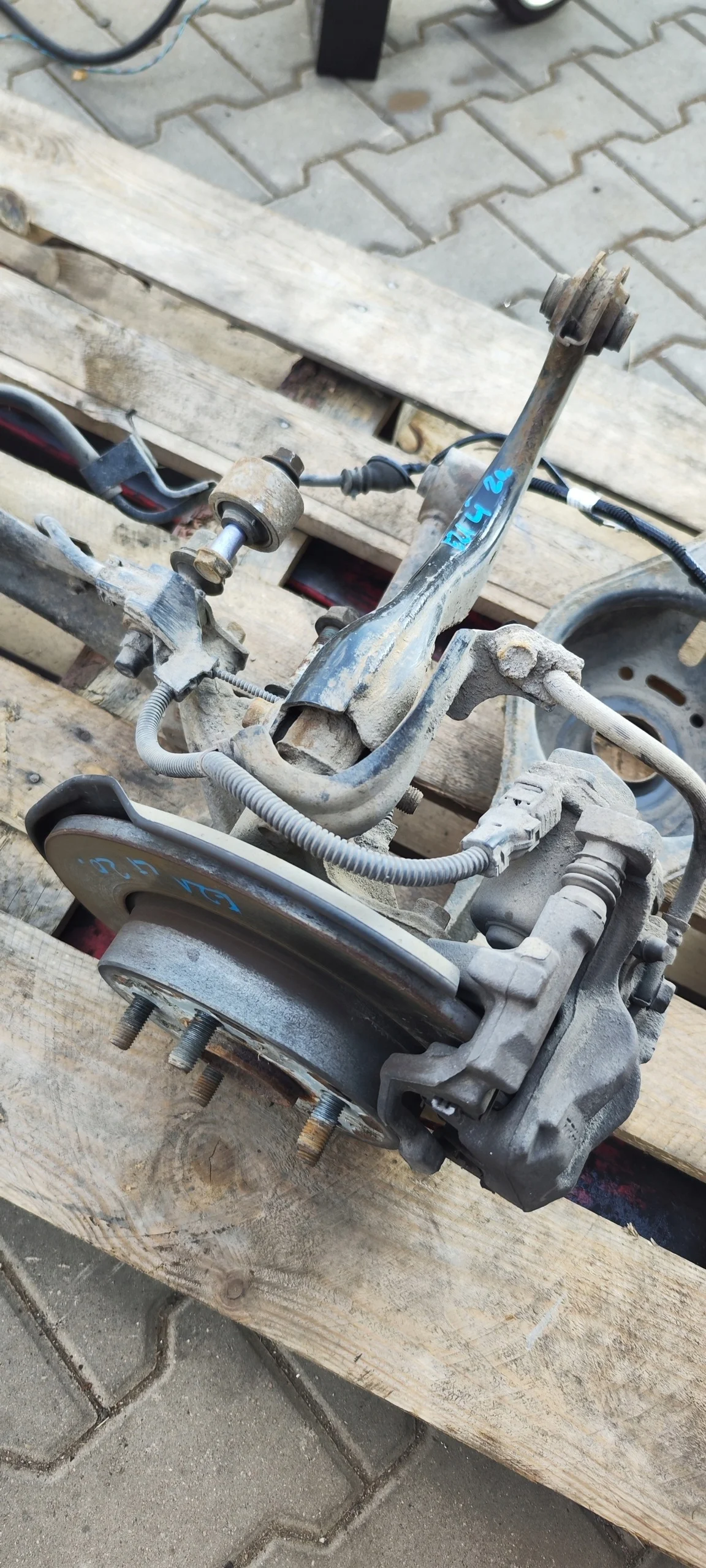 Achsschenkel links Toyota Corolla E21 Kombi image 3
