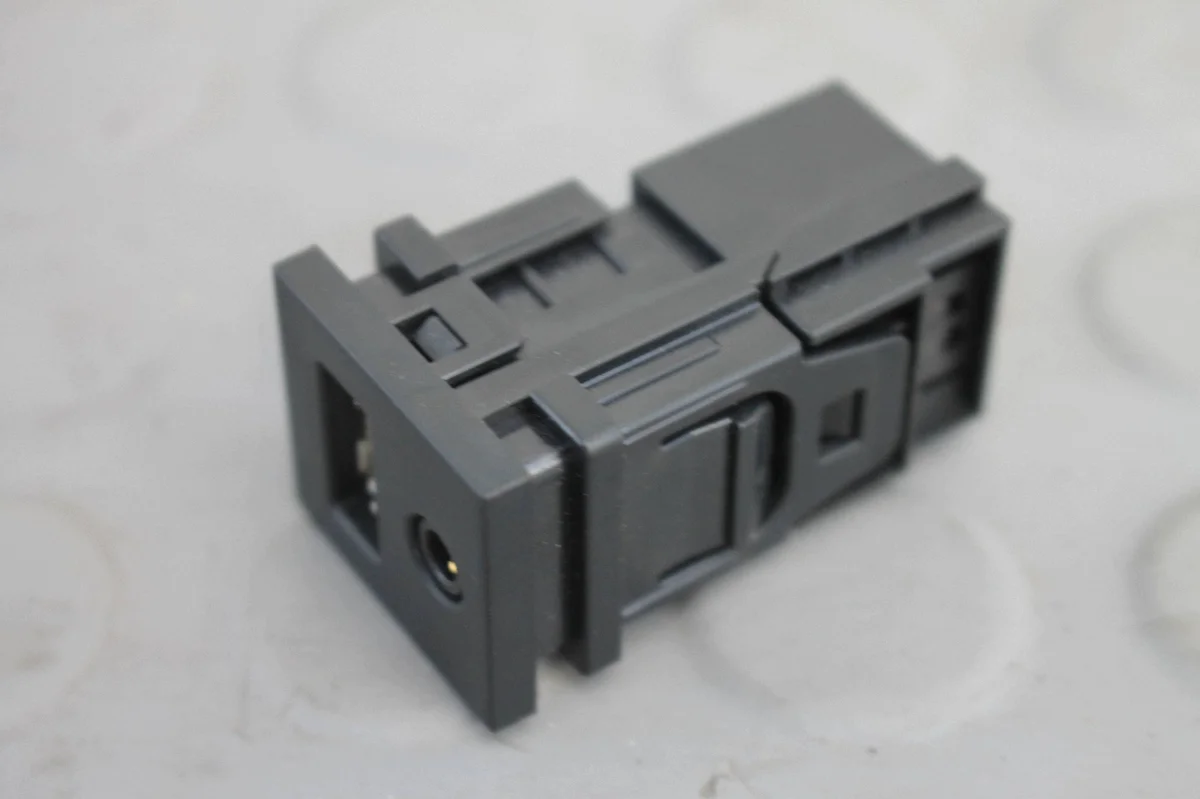 USB AUX-port Toyota Corolla E21 (2019-) thumbnail 1