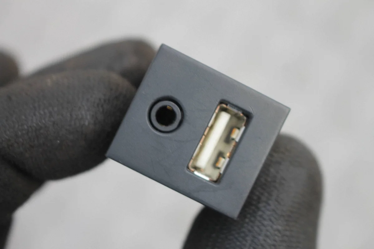 USB AUX-port Toyota Corolla E21 (2019-) thumbnail 3