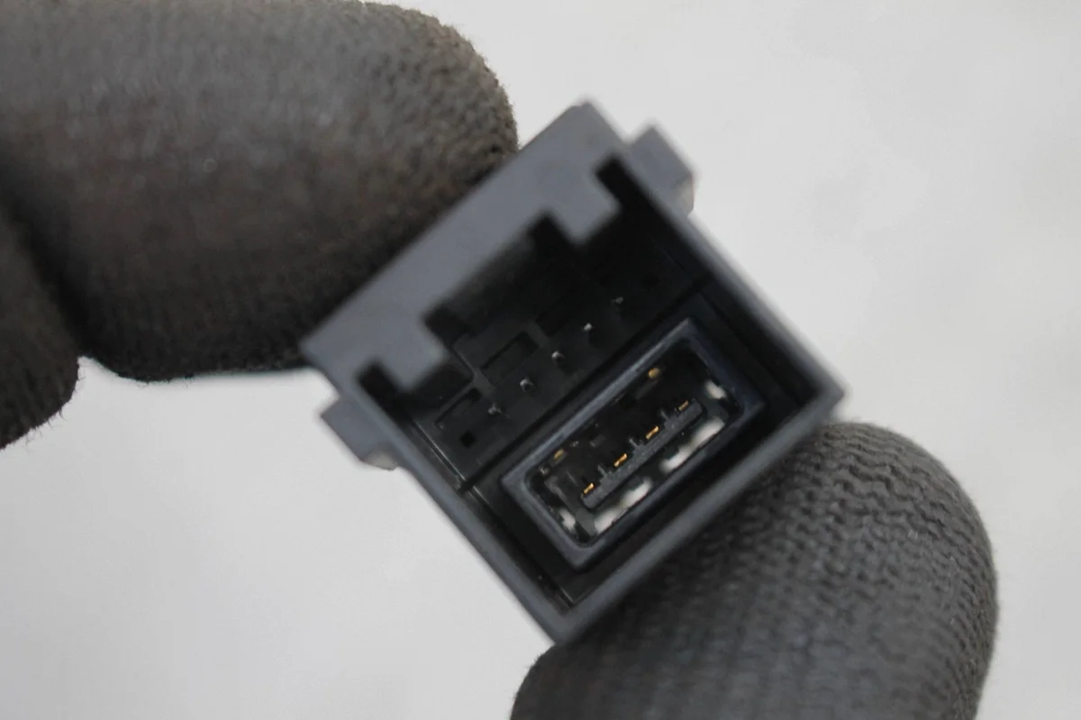 USB AUX-port Toyota Corolla E21 (2019-) thumbnail 4