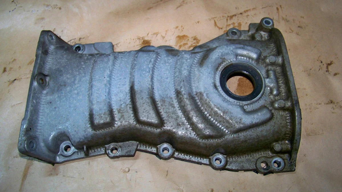 Jakopäänsuojus 1.2 TSI CBZ 03F109210D