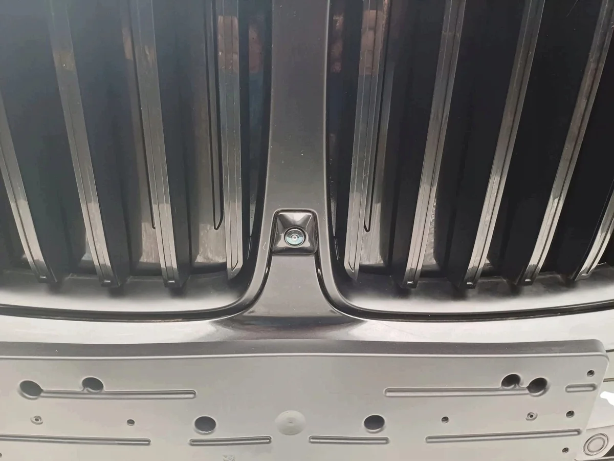 BMW X7 G07 Front Bumper Black Sapphire thumbnail 4