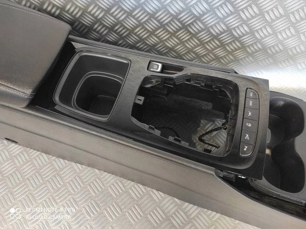 Opel Insignia B mittkonsol armstöd 3009977500 image 4