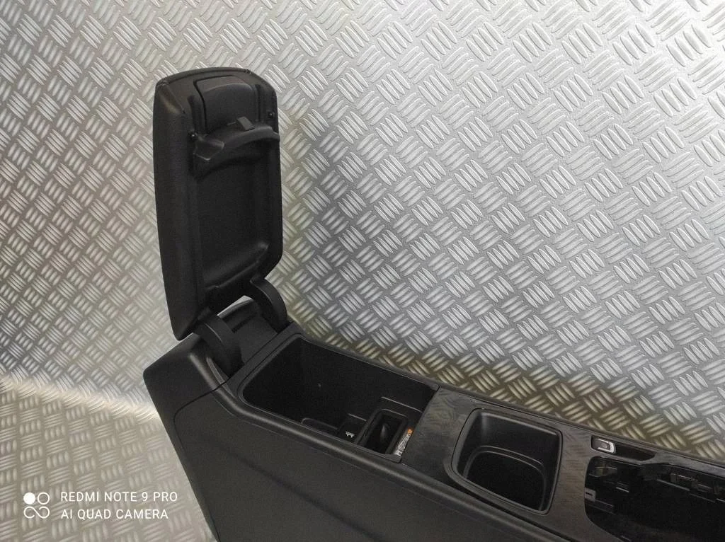 Opel Insignia B mittkonsol armstöd 3009977500 image 7