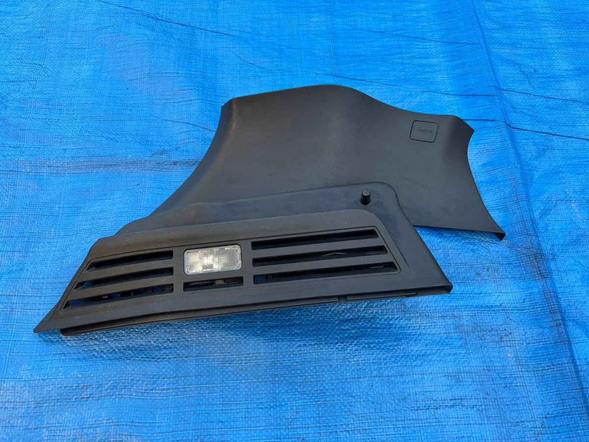 Cache latéral coffre gauche Peugeot 308 T10 9835349180