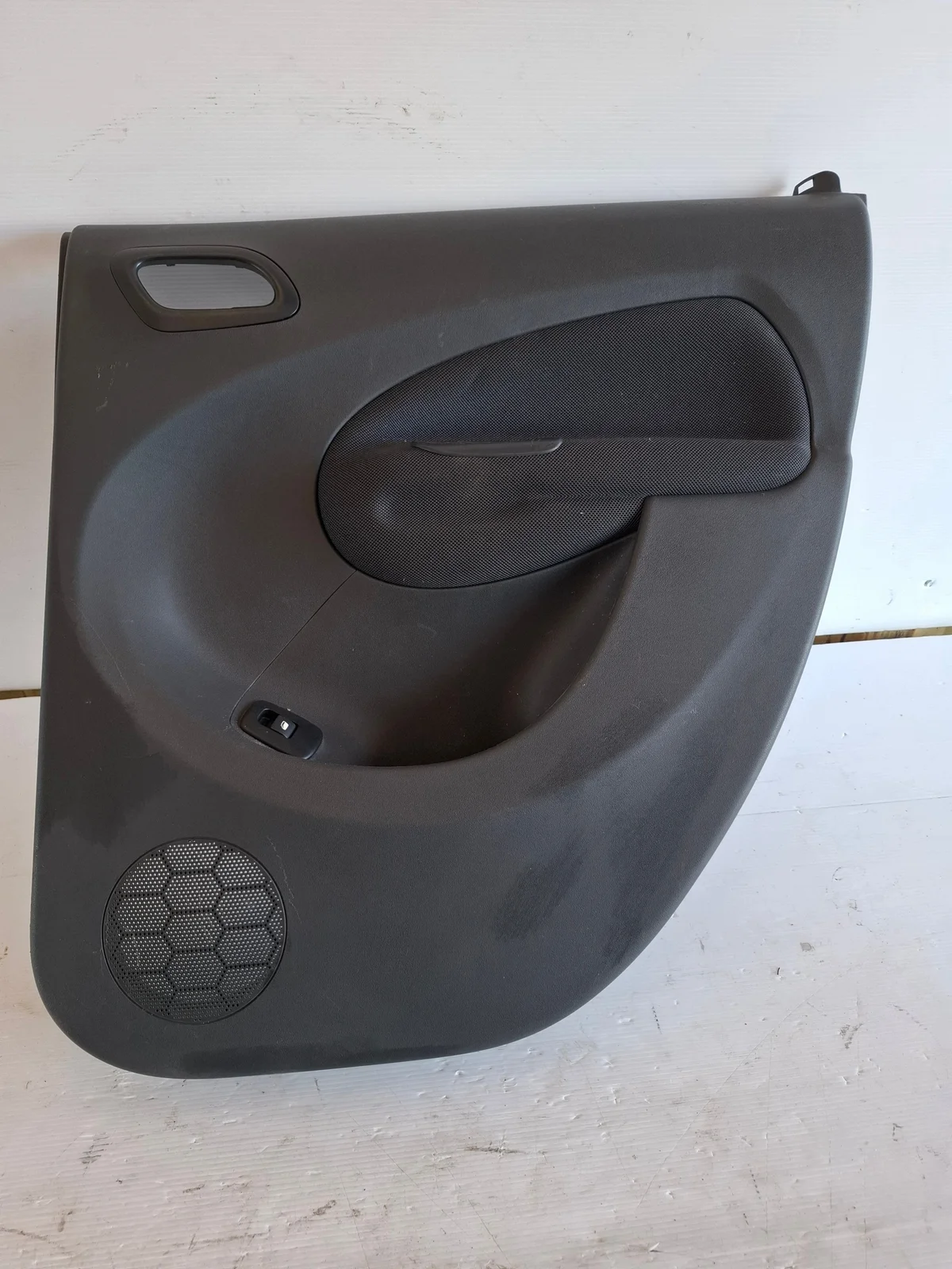 CITROEN C3 PICASSO takaoikea oven sisäpaneeli 98075582ZD